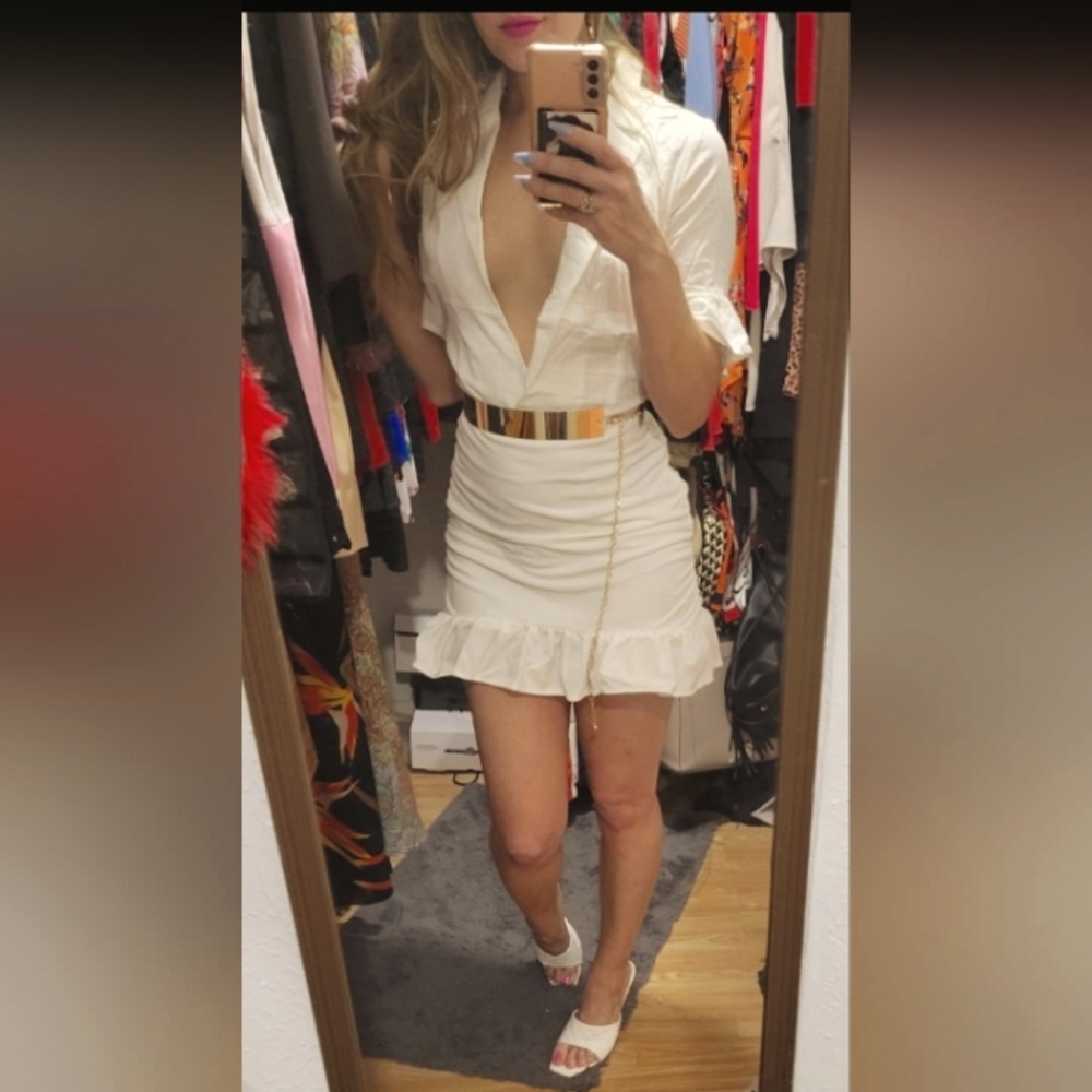 White linen deep v sleeves dress